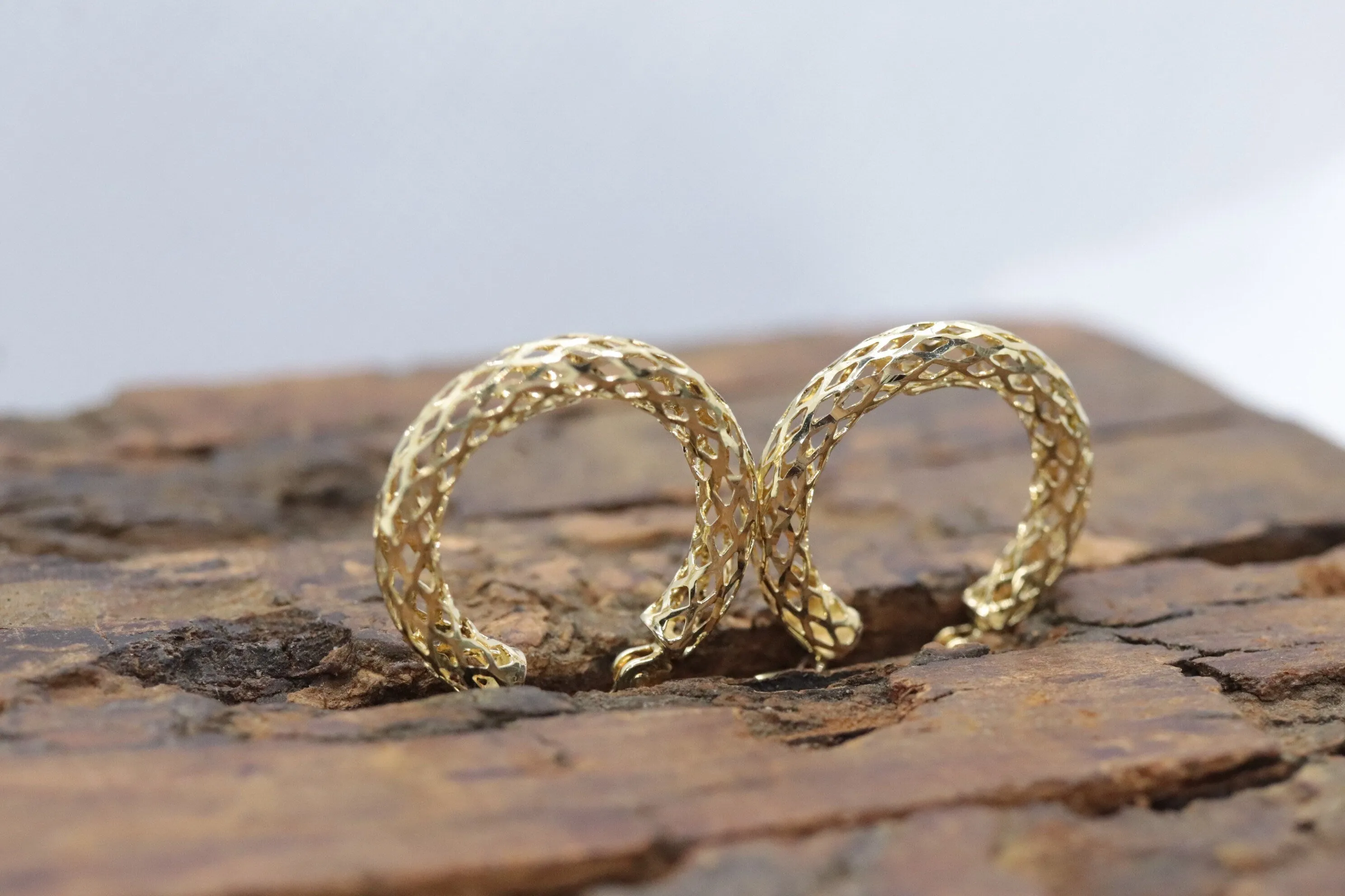 14k Gold Filigree Puffed Hollow HOOP Earrings. Intricate filigree HOOP earrings design. Hoops. st54/63