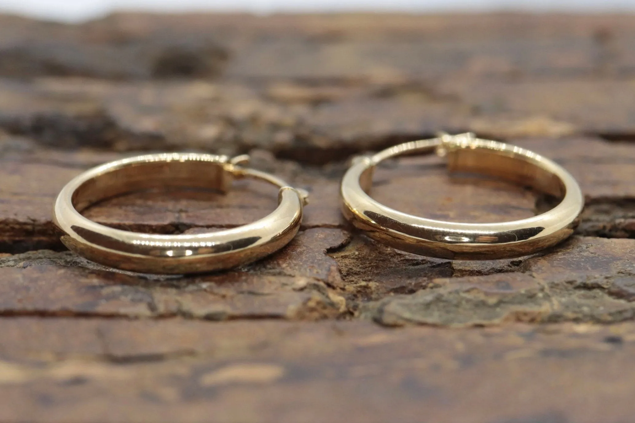 14k Gold HOOP Earrings. 14k Hoop Gloss thin dangle earrings. st(71/78)