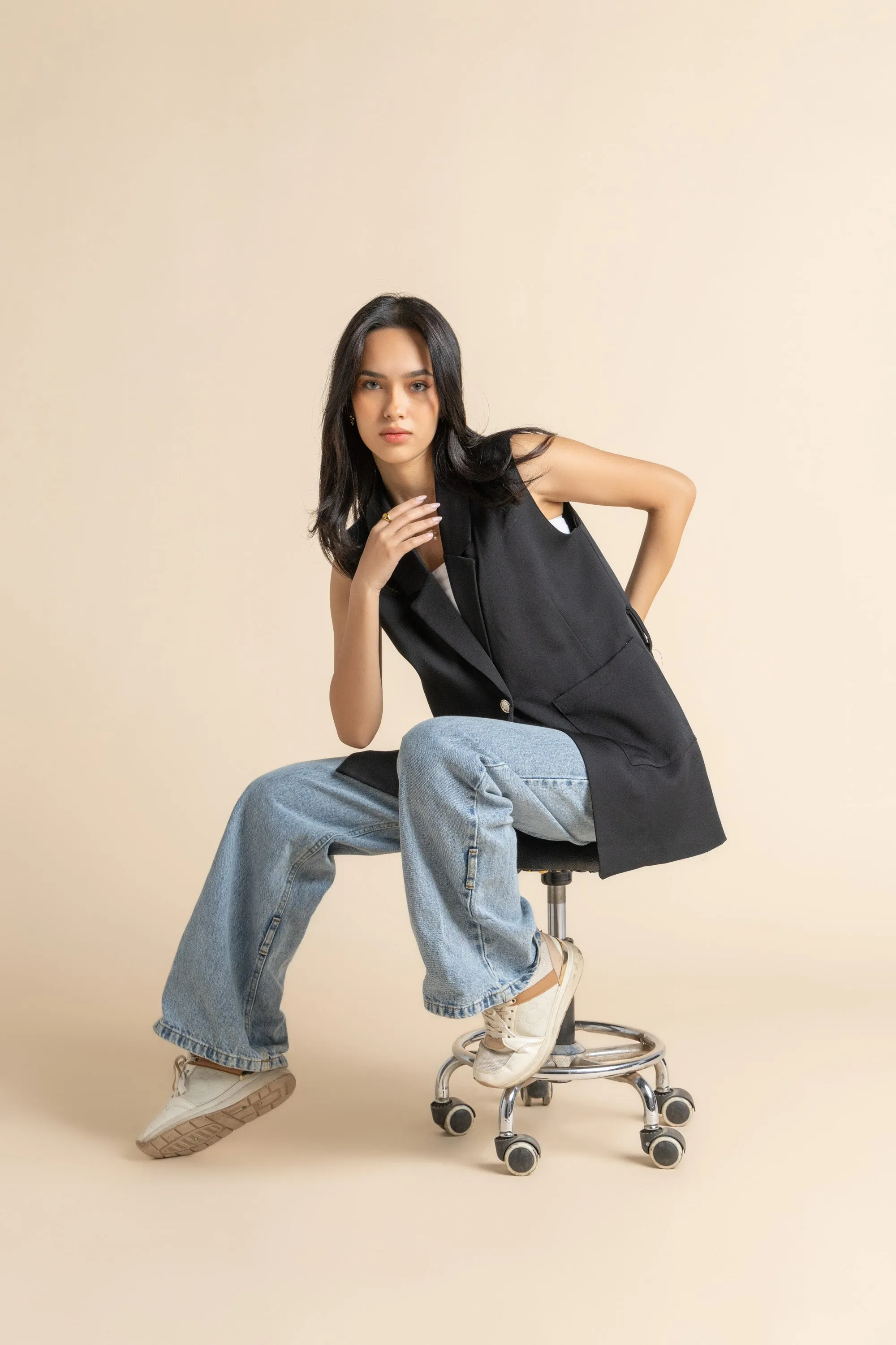 Black Graceful Crepe Essence Vest