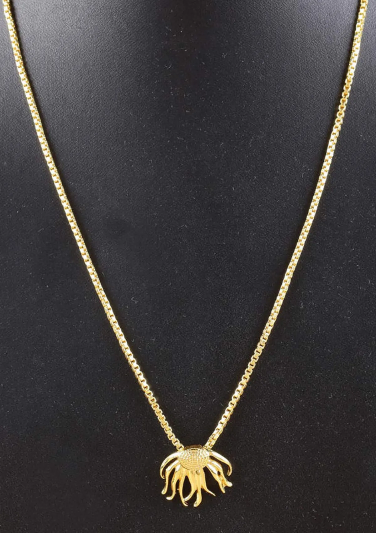 Delicate Flower Pendant Necklace