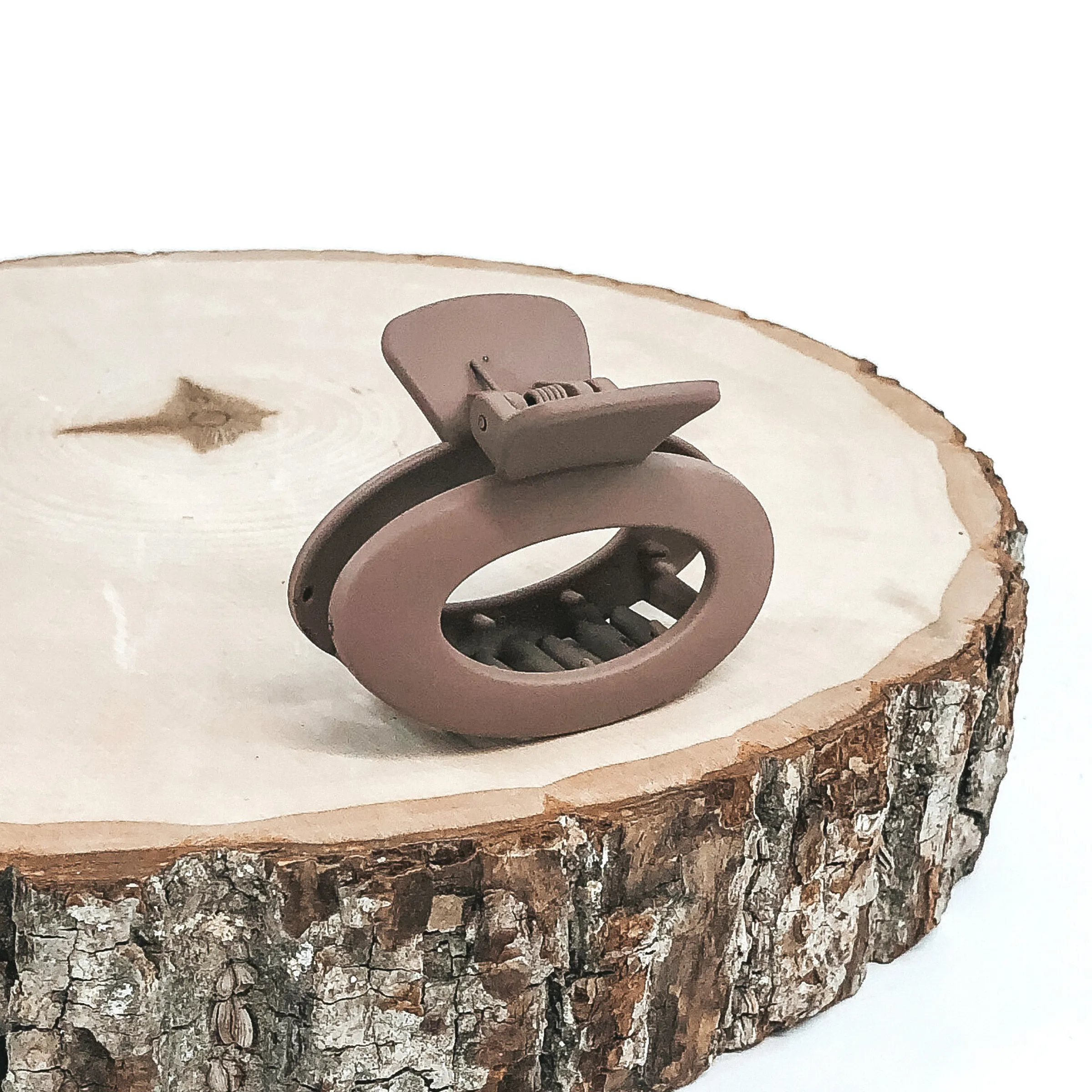 Medium Oval Claw Clip in Matte Taupe