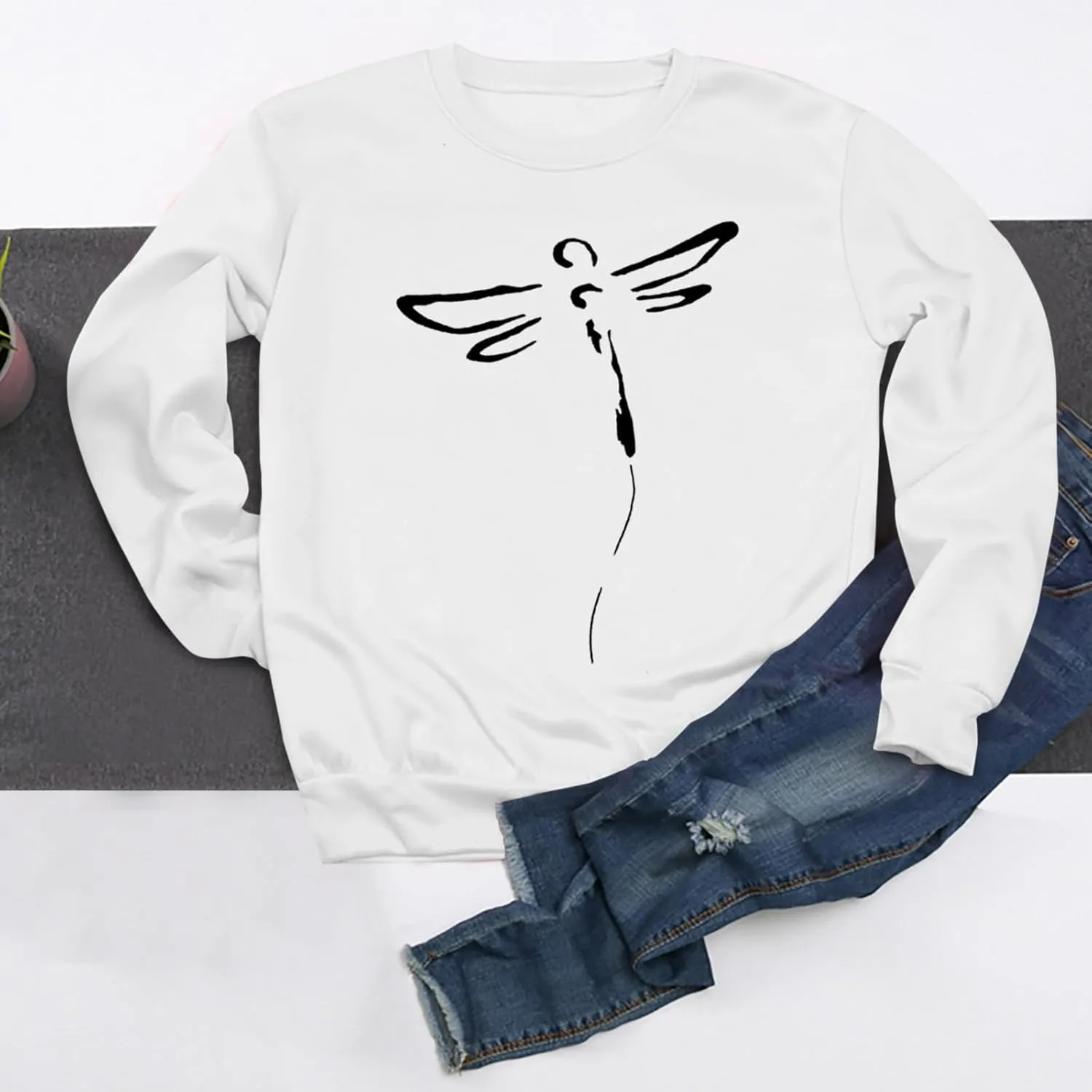 Women's Long Sleeve Pullover 2024 Fall Casual Comfy Loose Shirts Trendy Dragonfly Pattern Print Round Neck Sweatshirt